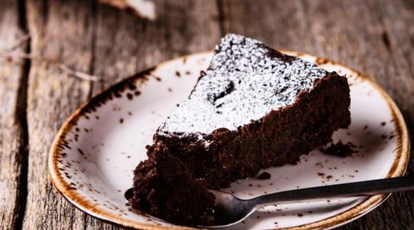 Prăjitură de ciocolată cu blat umed, după o rețetă suedeză. Rapid de făcut și incredibil de delicioasă 