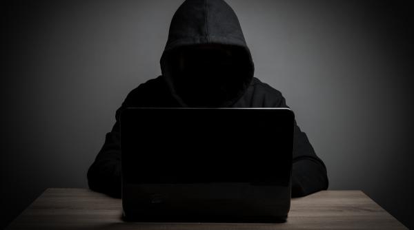 Gruparea Anonymous revendică responsabilitatea pentru piratarea „continuă” a site-urilor rusești