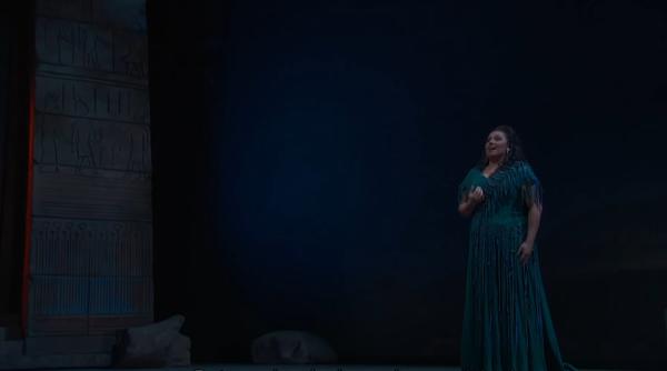 Scene emoționate într-un teatru din Napoli: Rusia și Ucraina se îmbrățișează