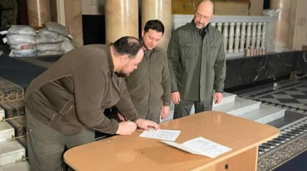 Zelensky a semnat candidatura Ucrainei pentru aderarea la UE: "Moment istoric"