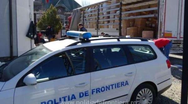 Camion, oprit în vama Calafat. TIRUL era burdușit cu marfă de contrabandă și mii de țigarete