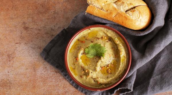 Baba ganoush sau salata de vinete arăbească cremoasă. Rețeta care cucerește prin simplitate! Gustul e surprinzător!