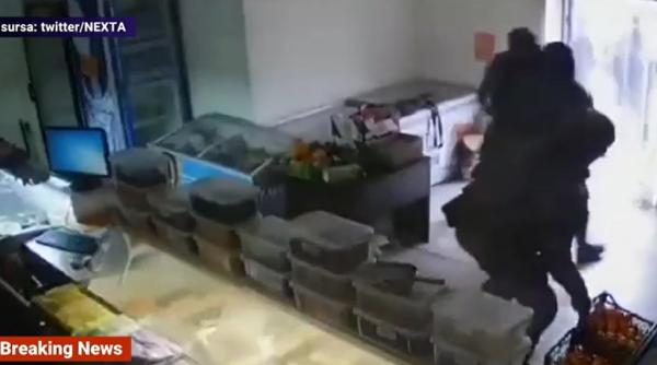 Soldații rușii fură tot ce găsesc în magazinele din Ucraina 