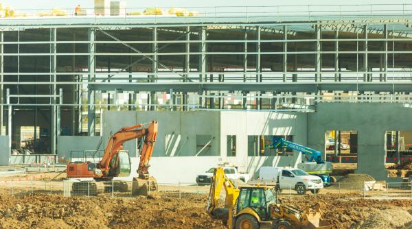 Italia. Un român a furat numerele de la o mașină de Anglia și a vrut să lase un șantier fără utilaje 