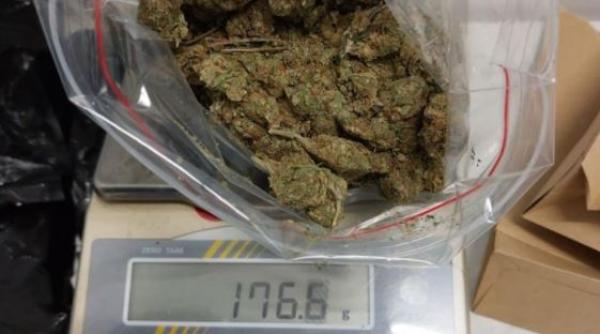 Droguri trimise din Spania în România, printr-o firmă de curierat: Cantitatea ridicată are o valoare de 400.000 de lei