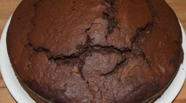 Tort de ciocolată, super moale și fără faină. Un ingredient neobișnuit îl face incredibil de delicios 