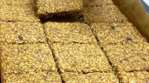 Fursecuri cu nucă de cocos și fulgi de ovăz: fără zahăr și fără ouă. Un desert perfect pentru cei care țin post