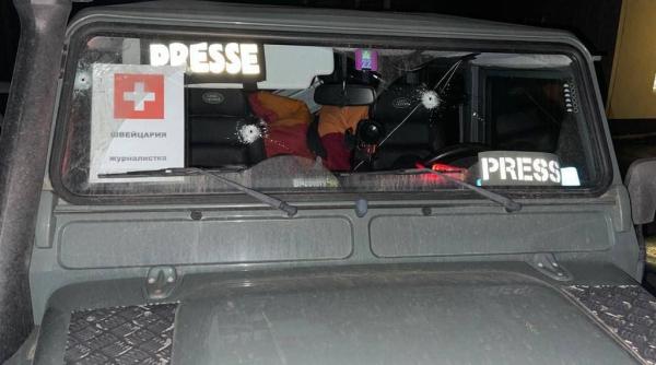 Jurnalist străin, rănit și jefuit de ocupanții ruși, după ce i-au bombardat mașina marcată „presă“, în regiunea Nikolaev