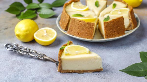 Rețetă sănătoasă de plăcintă cu lămâie. Este o prăjitură demențială și pufoasă, gata în doar câțiva pași