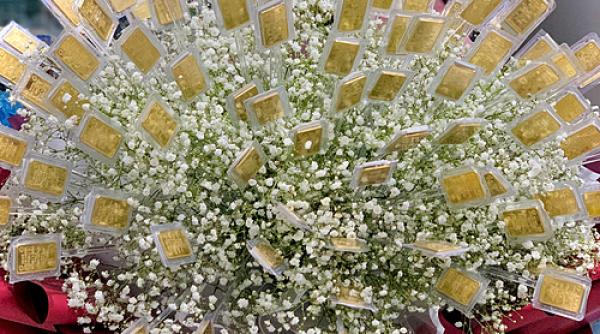 Cel mai extravagant cadou de Ziua Femeii: Un buchet de „flori din aur“, de peste 300.000 de dolari