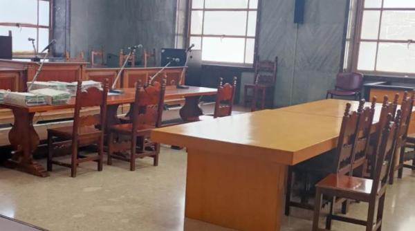 Italia. Badantă româncă, agresată și șantajată de un bătrân: "Dacă nu te culci cu mine, îți voi răpi și viola fiica"