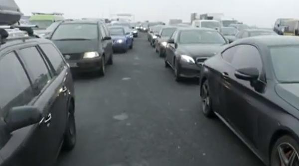 Cozi ieşirea din ţară prin Nădlac II: Se așteaptă cel puţin patru ore 