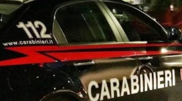 Italia. Un român beat și înarmat cu un cuțit a luat ostatică o barmaniță într-un club 