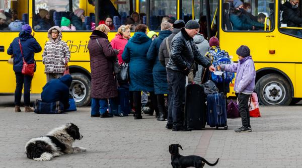 Ucraina. Peste 80.000 de persoane au fost evacuate din Sumy şi din împrejurimile Kievului în ultimele 48 de ore