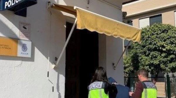 Spania. Doi români au jefuit zeci de bătrâni, care ridicau pensia de la bancomate. Hoții au pus mâna pe o sumă uriașă