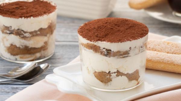 Tiramisu la pahar, fără ouă. Rețeta atât de simplă că o poate face și un copil