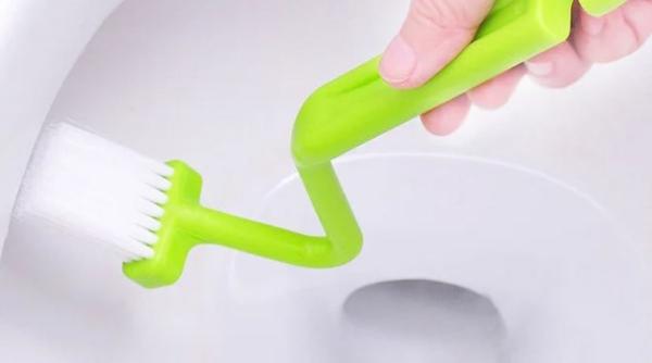 Dezinfectează peria de toaletă în doar câteva clipe. Trebuie doar să adaugi în apă aceste două ingrediente excepționale