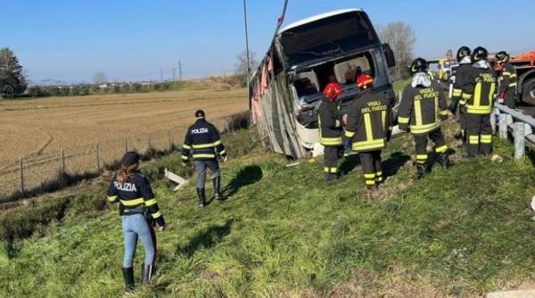 Italia. Un autobuz cu refugiați ucraineni s-a răsturnat. O femeie a murit pe loc. Doi minori au rămas orfani