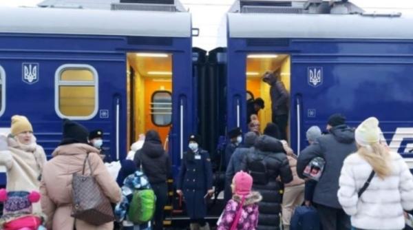 Un tren care evacua refugiaţi, atacat în Ucraina. Mecanicul locomotivei a fost ucis 