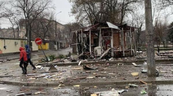 Război în Ucraina. Sute de mii de persoane, blocate în Mariupol: „Oamenii stau în subsoluri în condiții inumane, fără mâncare și fără curent”