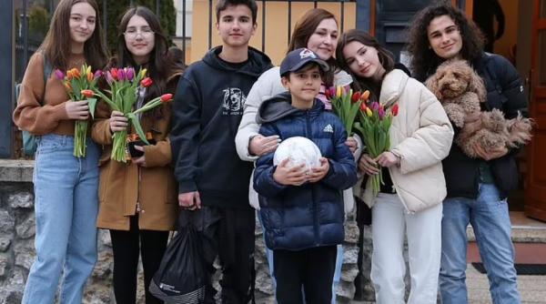 Băiețelul, de 11 ani, din Ucraina care a ajuns singur în Slovacia, s-a reunit cu familia sa