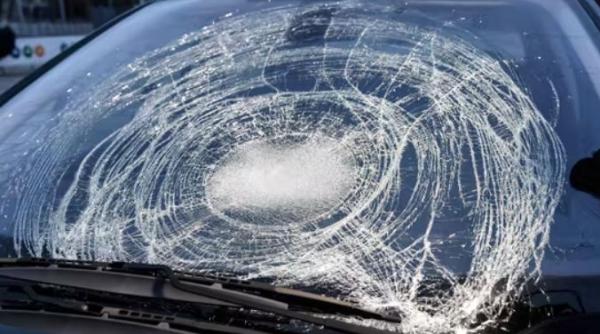 Camion românesc, accident bizar în Austria: I-a zburat roata în mers, iar o piuliță a rănit grav o femeie