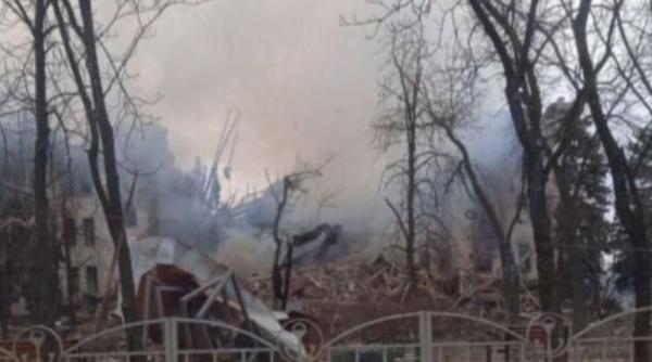 Câte 100 de bombe sunt aruncate, zilnic, asupra orașului Mariupol. 350.000 de oameni se ascund în subsoluri 