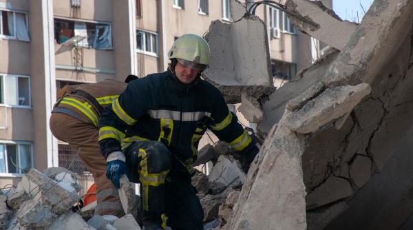 Ucraina: 56 de morți după ce rușii au tras asupra unui cămin de bătrâni