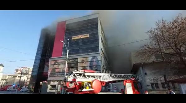 Incendiu puternic în CAPITALĂ. Magazinului Prosper din Calea 13 Septembrie cuprins de flăcări