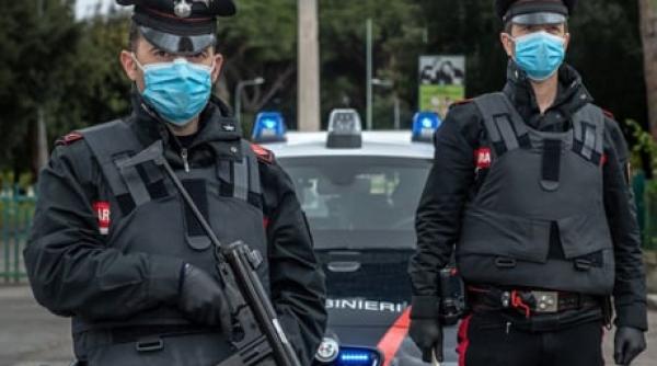 Italia. Român, supărat că l-a părăsit iubita, arestat după ce a început să își verse amarul lovind vitrina unui magazin