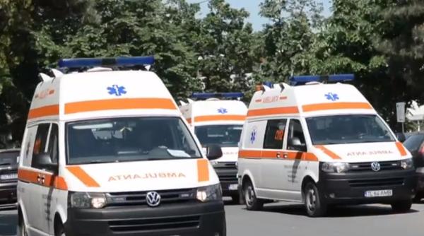 O femeie de 72 de ani a suferit arsuri de gradul II şi III în încercarea de a stinge un incendiu de vegetaţie