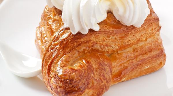 Pufoane cu mere foarte delicioase, gata în 10 minute. Creează dependență