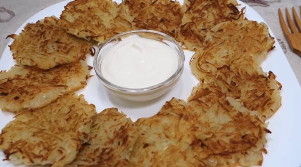 Combinație de aur: Clătite de post din cartofi, gata în câteva minute. Sunt atât de bune