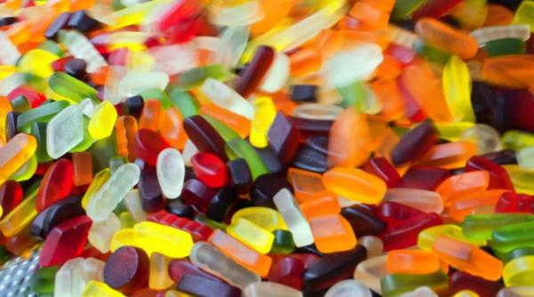 Hoț român din Germania, spaima... dulciurilor. Reținut de poliție după ce a furat de două ori jeleuri din același magazin   