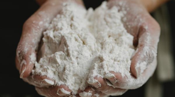 Trucuri neobișnuite cu făină, cunoscute de bunicile noastre și de gospodinele experimentate