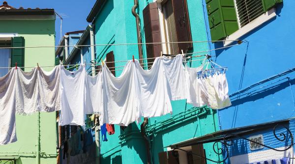 Cum să albiți hainele la soare cu lămâie și apă? Aceasta este cel mai bun truc