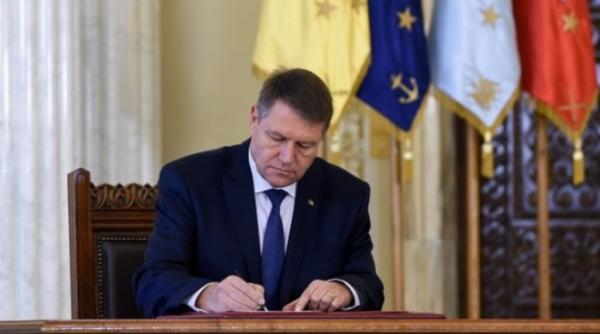 Personalul sanitar încadrat fără concurs pe perioada stării de alertă poate rămâne pe post: Iohannis a promulgat legea