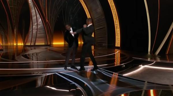 Will Smith și-a cerut scuze după ce l-a pălmuit pe Chris Rock, în direct la Oscar - VIDEO