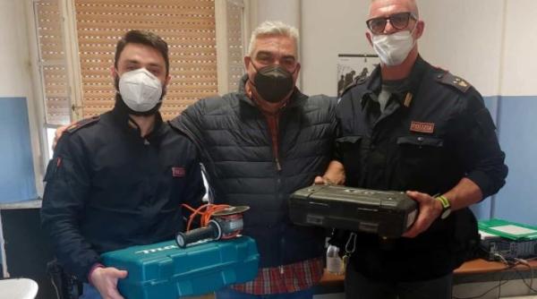 Italia. Român, prins cu geanta burdușită cu scule, de 2000 de euro, furate de pe un șantier