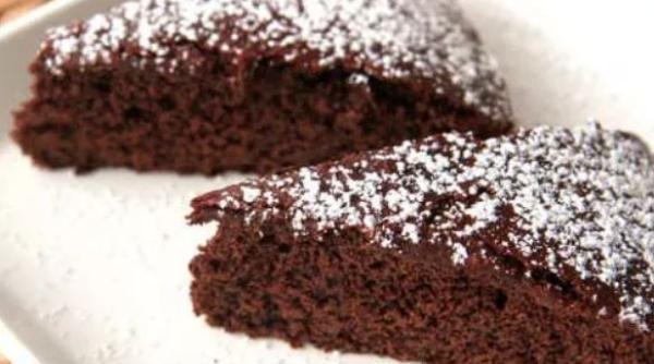 Prăjitură cu apă și cacao. Un desert delicios de post, fără ouă, unt și lapte