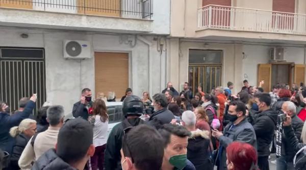 Cazul care a șocat Grecia. Mama a 3 fetițe care au murit în decurs de 3 ani, arestată pentru crimă