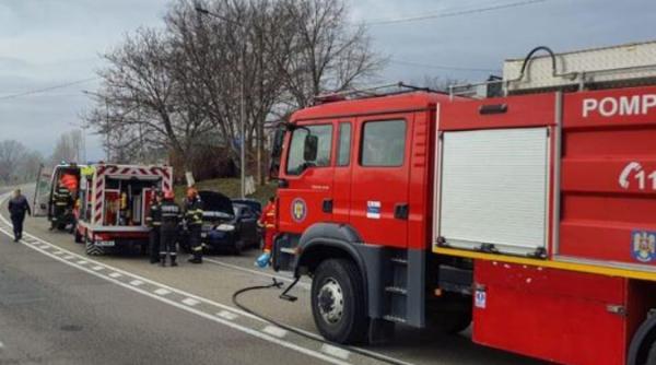 Autoturism cu refugiați ucraineni, implicat într-un accident rutier în Târgu Frumos. Un adolescent a rămas încarcerat