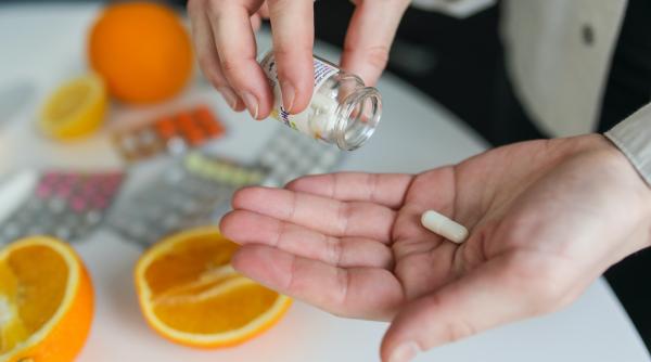 Amenințare nucleară: Medicamentele cu iod vor fi distribuite gratuit în România din cauza războiului din Ucraina