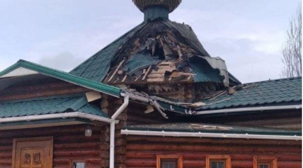 Biserică din regiunea Lugansk, bombardată de invadatorii ruși: doi preoți au fost răniți