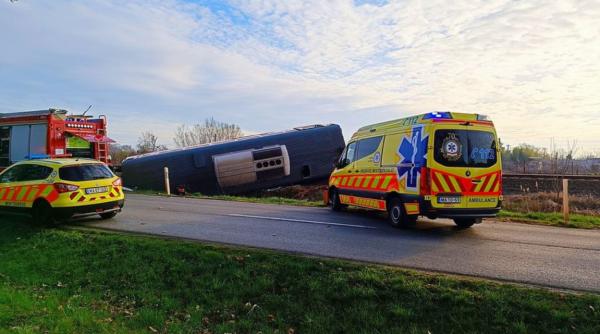 Accident înfiorător în Ungaria: Mai mulţi morţi şi răniţi după ce un tren a lovit o camionetă