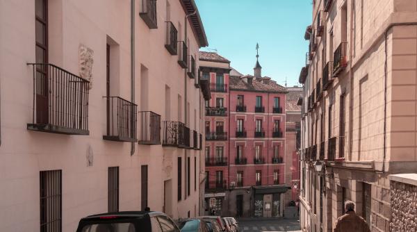 Românii, în topul străinilor care cumpără case în Spania: Preferă în general proprietăți sub 100.000 euro