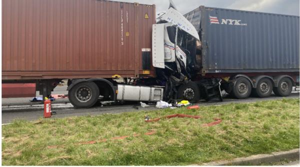 Franța. Șofer român de TIR, mort într-un cumplit accident cu un alt camion: Trupul neînsuflețit, scos după o oră din fiarele contorsionate
