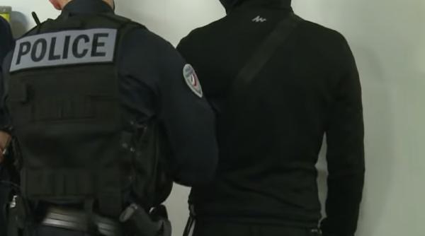 Franța. Român, condamnat pentru violență: A amenințat că își aruncă fetița de 3 ani și și-a băgat prietenul în portbagaj după un barbut