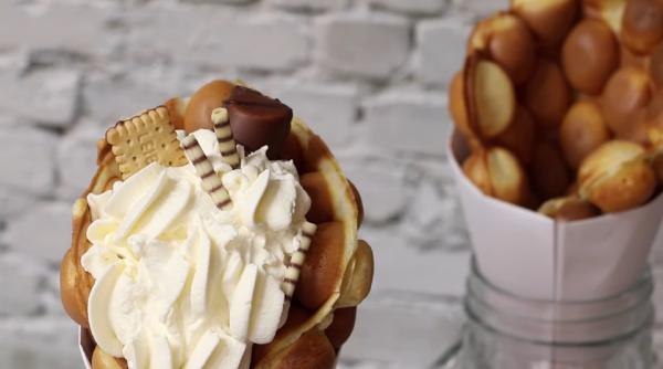 Vafe japoneze sau bubble waffle foarte pufoase, un desert demențial. Încearcă-le chiar azi!