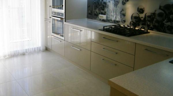 O podea strălucitoare și o casă parfumată, datorită unui ingredient. Toarnă-l în găleata cu apă și bucură-te de rezultat